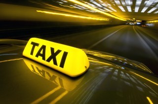 Московские власти будут устанавливать в городе кнопки вызова такси