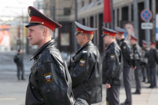Полицейских, патрулирующих пешеходные зоны, учат помогать туристам ориентироваться в городе