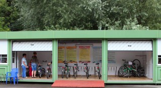 В Измайловском парке открыли пункт аренды велосипедов, роликов и веломобилей