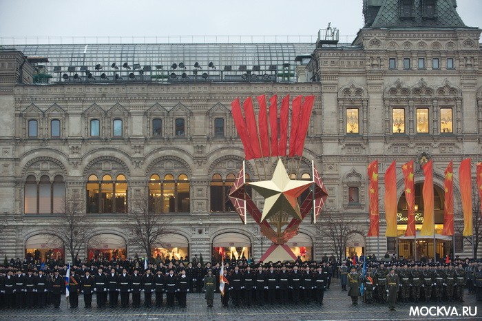 Торжественный марш посвященный 72-ой годовщине исторического парада 7 ноября 1941 на Красной площади