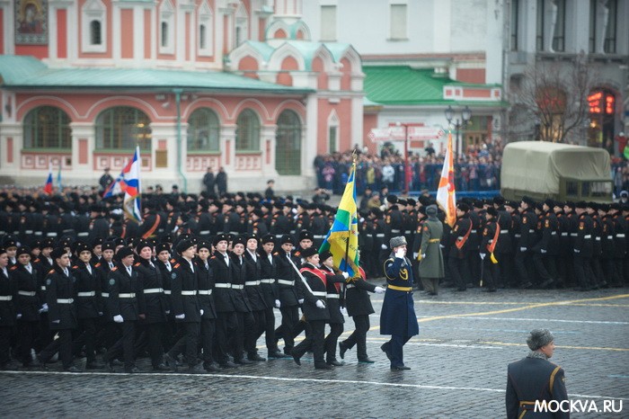 Торжественный марш посвященный 72-ой годовщине исторического парада 7 ноября 1941 на Красной площади