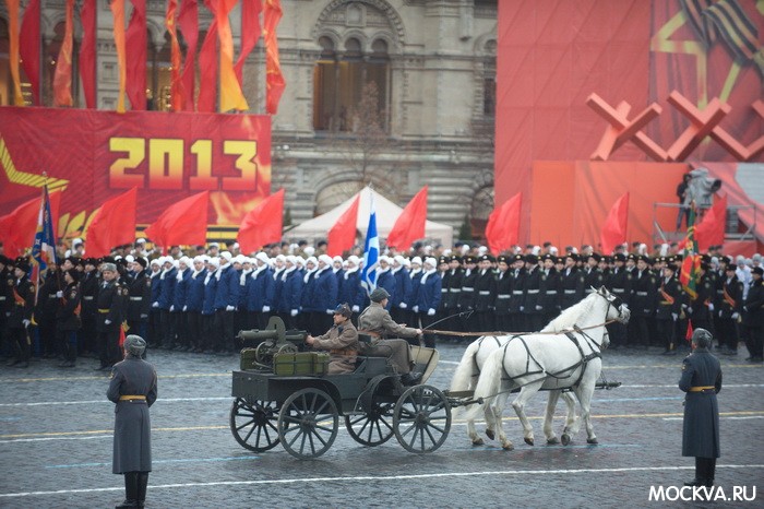 Торжественный марш посвященный 72-ой годовщине исторического парада 7 ноября 1941 на Красной площади