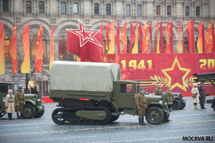 Торжественный марш посвященный 72-ой годовщине исторического парада 7 ноября 1941 на Красной площади