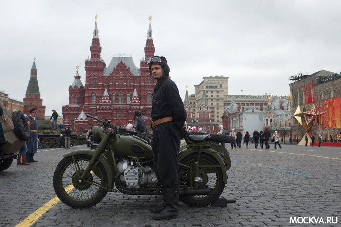 Торжественный марш посвященный 72-ой годовщине исторического парада 7 ноября 1941 на Красной площади