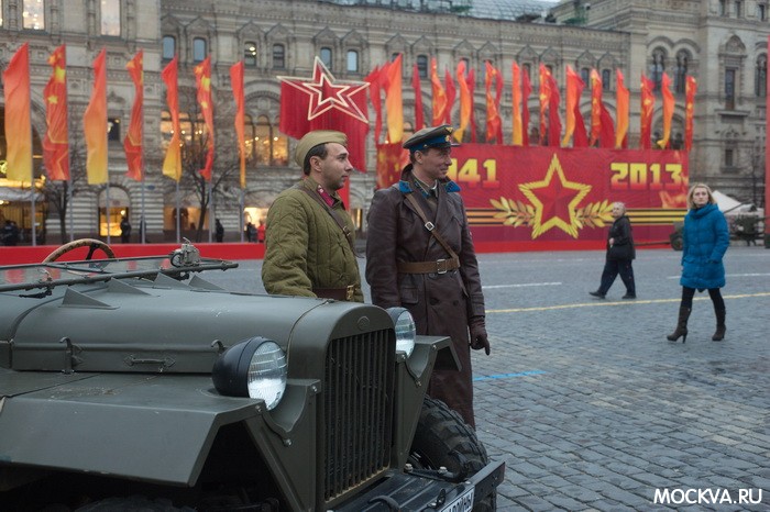 Торжественный марш посвященный 72-ой годовщине исторического парада 7 ноября 1941 на Красной площади