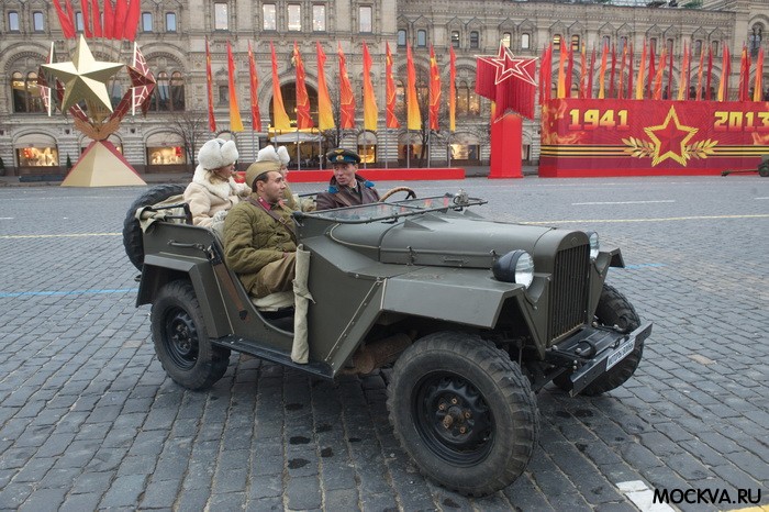 Торжественный марш посвященный 72-ой годовщине исторического парада 7 ноября 1941 на Красной площади