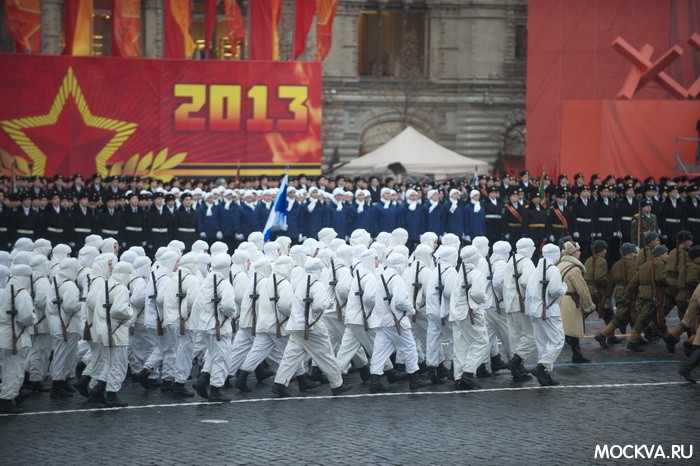 Торжественный марш посвященный 72-ой годовщине исторического парада 7 ноября 1941 на Красной площади