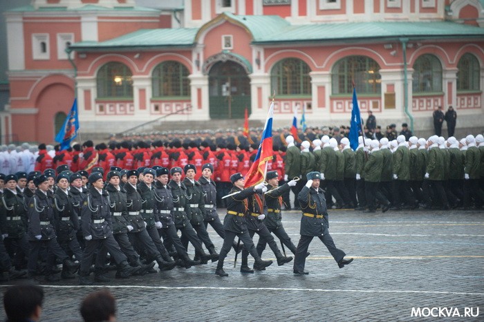 Торжественный марш посвященный 72-ой годовщине исторического парада 7 ноября 1941 на Красной площади