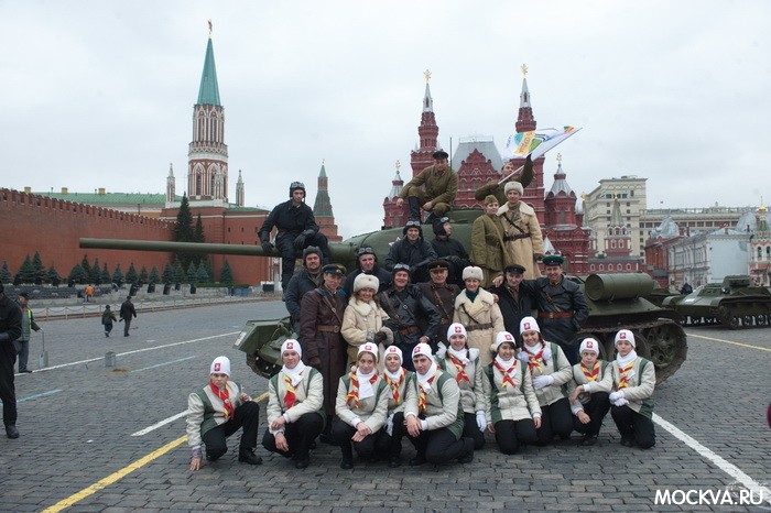Торжественный марш посвященный 72-ой годовщине исторического парада 7 ноября 1941 на Красной площади