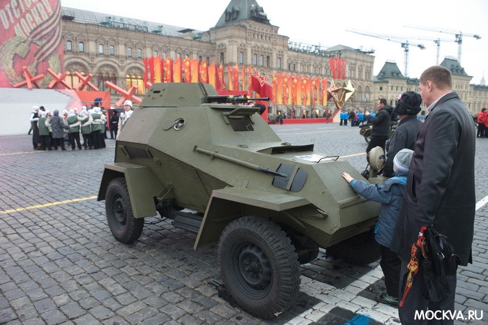 Торжественный марш посвященный 72-ой годовщине исторического парада 7 ноября 1941 на Красной площади