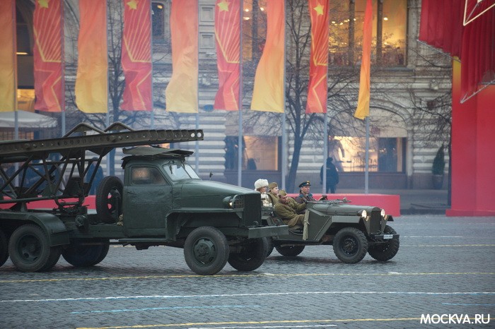 Торжественный марш посвященный 72-ой годовщине исторического парада 7 ноября 1941 на Красной площади