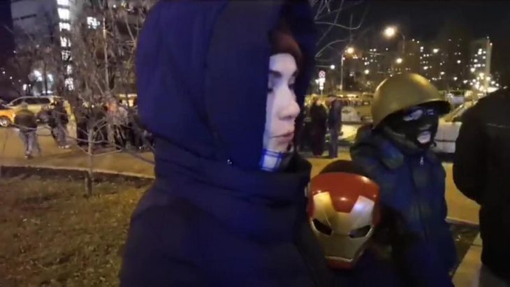 Дети в масках на протесте. Мичуринский проспект 30Б. Фото предоставлено активистами