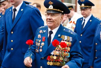 Депутаты Единой России поздравят ветеранов с новогодними праздниками