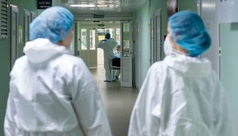 В мире коронавирусом заразились более 2,5 млн человек, скончались еще 13 тысяч пациентов