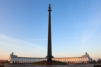Около ста школьников из ДНР и ЛНР посетили Музей Победы в Москве