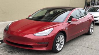 Рыночная стоимость компании Tesla перевалила за 1 трлн долларов