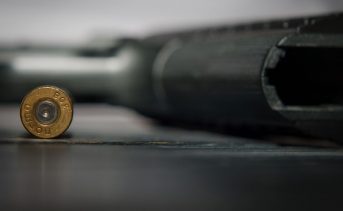 Расстрелявшего сослуживцев срочника Макарова освободили от уголовной ответственности