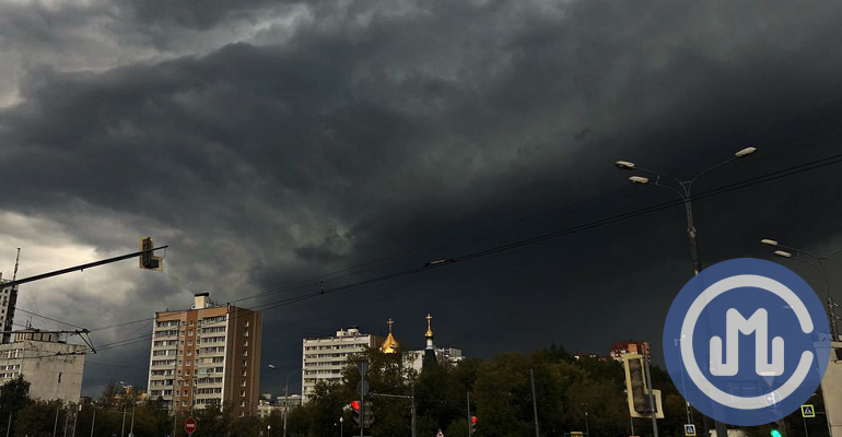 Ураган в москве вчера. Буря в Москве 28 июня 2021. Гроза в Москве 18 июня 2020. Гроза в Москве 10 июля. Торнадо в Москве 2020.