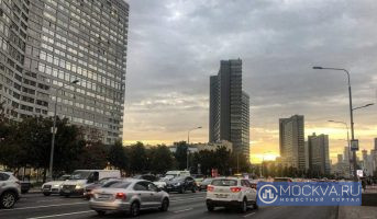 Машины зашумели по проспекту Генерала Дорохова после пожара на складах