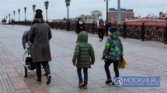 Новые выплаты семьям с детьми от 8 до 17 лет ввели в России с 1 апреля