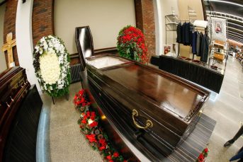 Представители ритуальных услуг не заметили трупной нагрузки в Петербурге на фоне Covid-19