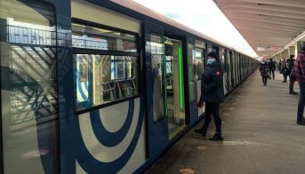 Пассажиру московского метрополитена разбили голову во время драки