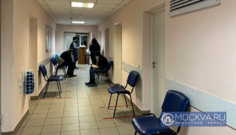Достойную и без переработок зарплату обещали российским врачам