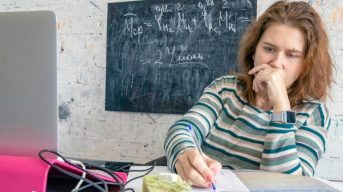 Поэзия, танцы, секс-просвет: называем причины увольнения молодых учителей в Петербурге