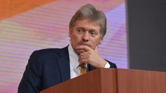 Песков: ситуация у границ РФ может воспламениться в любой момент