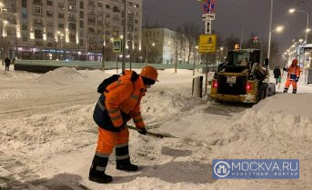 Власти потратят 746 млн на уборку снега в центре Москвы в 2022-2023 годах