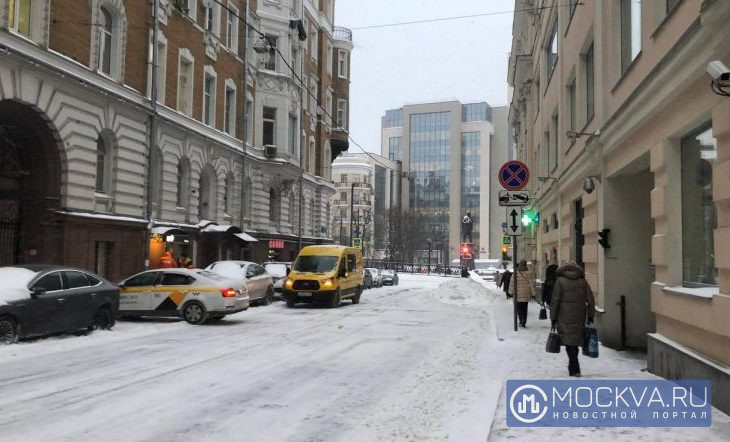 Фото снежного коллапса в Москве. Фото Москва под снегом. Сильный снег в Москве 8 марта 2022 года. Снегопад в Москве фото.