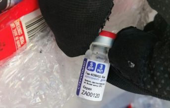 Австралия открылась для туризма привитым Спутником V