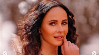 Экс-солистка группы Демо Саша Зверева 10 лет терпела избиения от продюсера