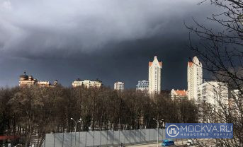 Жителей Москвы предупредили о резком падении атмосферного давления в субботу