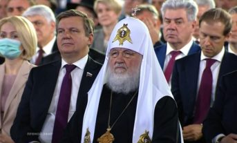 Самолет с Патриархом Кириллом на борту успешно сел в аэропорту Орла, несмотря на непогоду