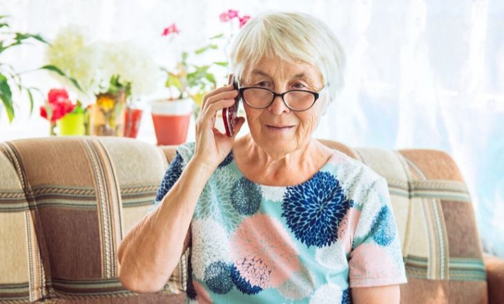 пенсионер, бабушка, звонок, телефон, разговор, бизнес