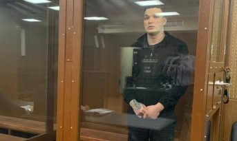Суд Москвы приговорил пранкера Эдварда Била к году и двум месяцам колонии