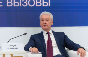 Собянин: 5, 9 млн москвичей полностью вакцинировались от COVID-19 за год