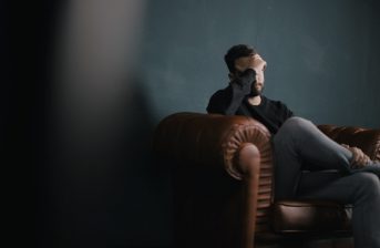 Врач: усталость и разбитость признаки повторного заражения омикроном