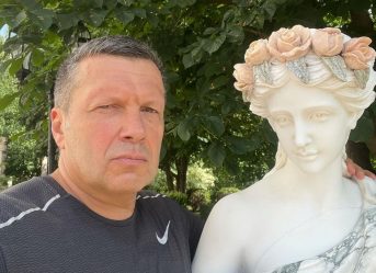 Соловьев возмутился новой поделкой выжившей в ДТП Собчак