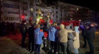 Спасатели достали троих человек из-под завалов разрушенного дома в Набережных Челнах