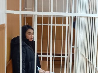 Суд в Москве заключил на два месяца под стражу девушку, обвиняемую в убийстве своего деда