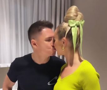 Так значит ты меня хочешь Батрутдинов шокировал поклонников поцелуем с Бузовой