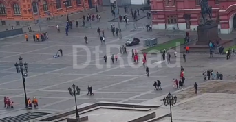 В центре Москвы самокатчик сбил пенсионерку и скрылся с места происшествия