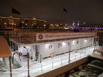 В Москве спасли мужчину, дрейфующего на льдине
