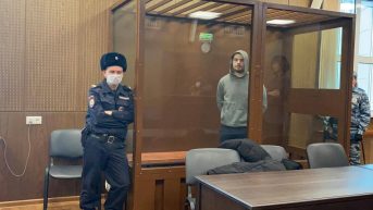 Пять лет колонии получил москвич, бросивший фаер в полицейского