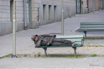 Около половины муниципальных депутатов могут остаться на улице к 2028 году