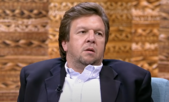 Звезда Курьера Федор Дунаевский попал в больницу после падения в центре Москвы