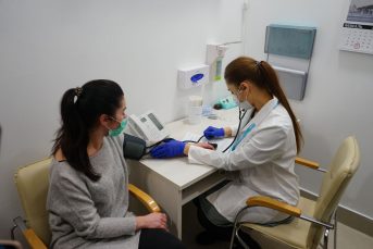Уровень коллективного иммунитета к коронавирусу в Москве снизился почти до 40%