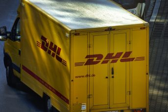 DHL прекратила доставку грузов в Россию и Белоруссию